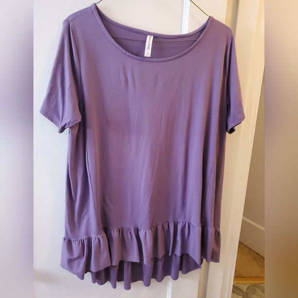 Zenana Outfitters Tops - Ruffled T-Shirt/Blouse, (Zenana Outfitters)